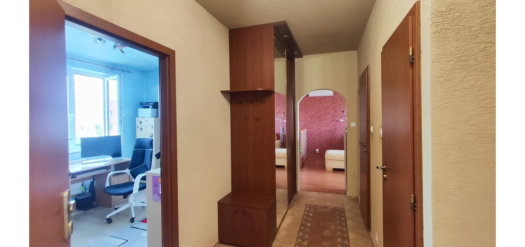 REZERVOVANÝ ... 3 izbový byt so skvelým výhľadom Tomášikova ulica, zrekonštruovaný, s klimatizáciou