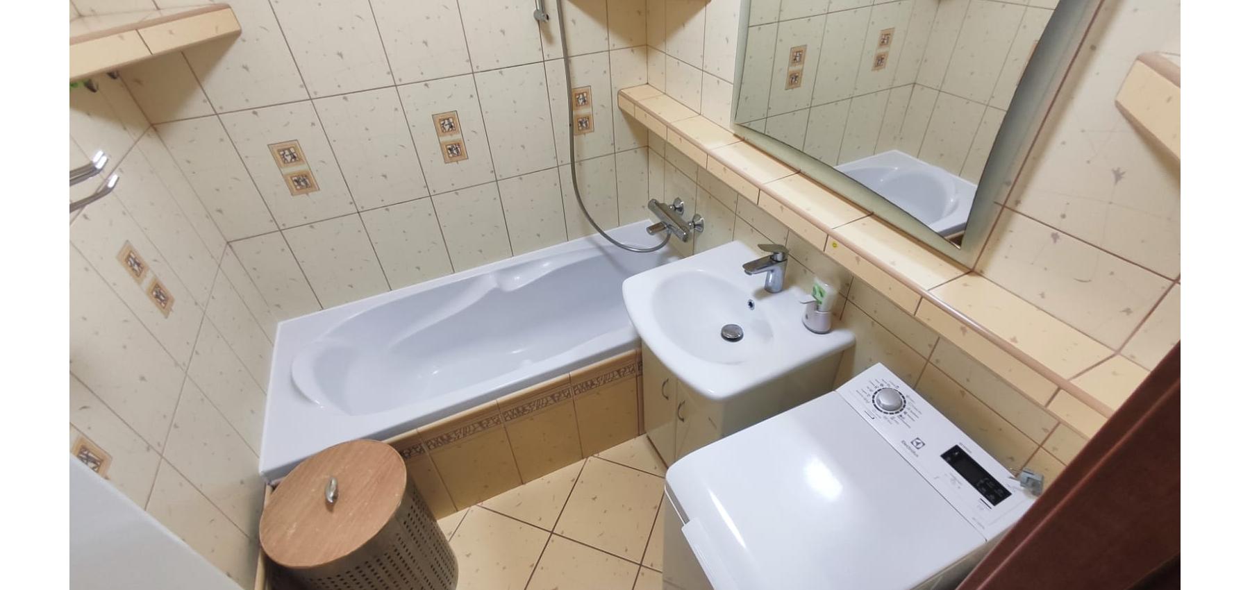 REZERVOVANÝ ... 3 izbový byt so skvelým výhľadom Tomášikova ulica, zrekonštruovaný, s klimatizáciou