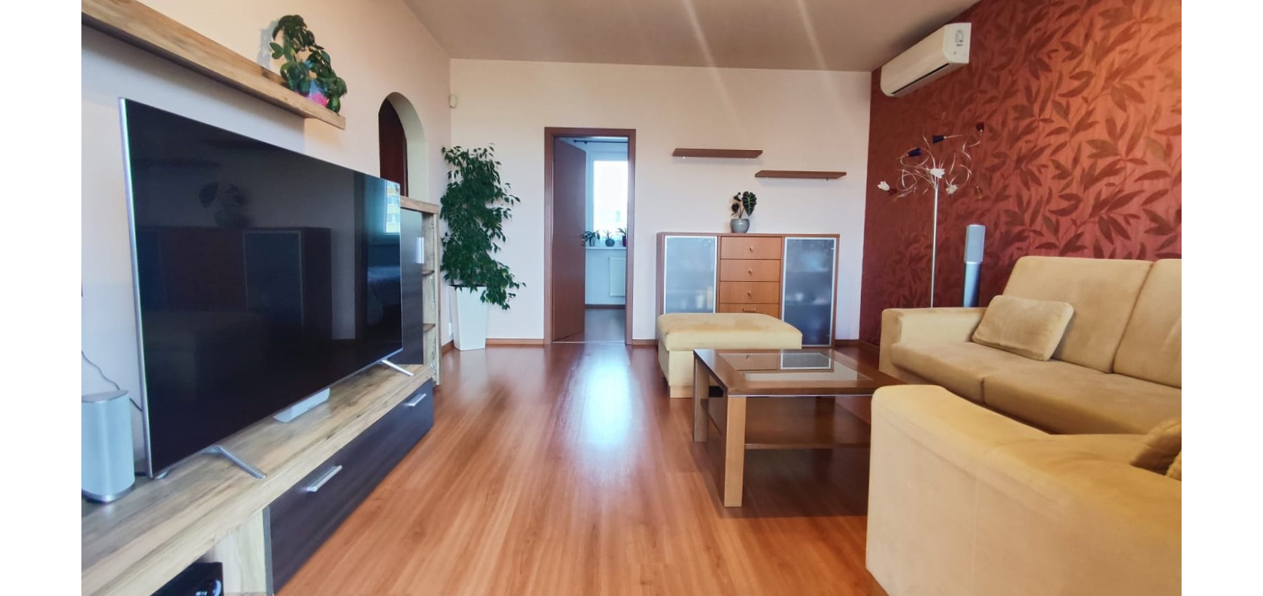 REZERVOVANÝ ... 3 izbový byt so skvelým výhľadom Tomášikova ulica, zrekonštruovaný, s klimatizáciou