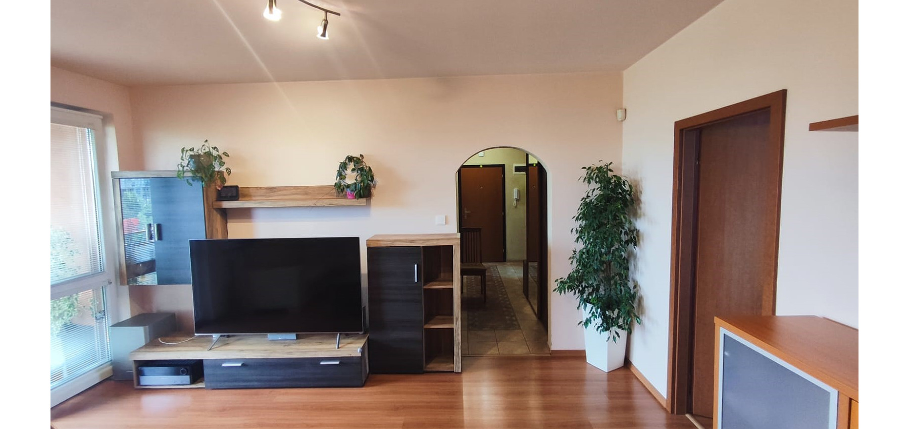 REZERVOVANÝ ... 3 izbový byt so skvelým výhľadom Tomášikova ulica, zrekonštruovaný, s klimatizáciou