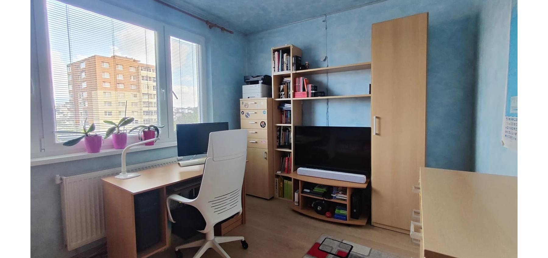 REZERVOVANÝ ... 3 izbový byt so skvelým výhľadom Tomášikova ulica, zrekonštruovaný, s klimatizáciou