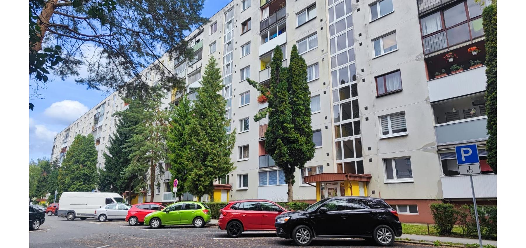 REZERVOVANÝ ... 3 izbový byt so skvelým výhľadom Tomášikova ulica, zrekonštruovaný, s klimatizáciou