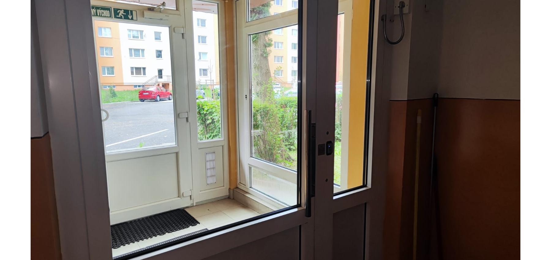 REZERVOVANÝ ... 3 izbový byt so skvelým výhľadom Tomášikova ulica, zrekonštruovaný, s klimatizáciou