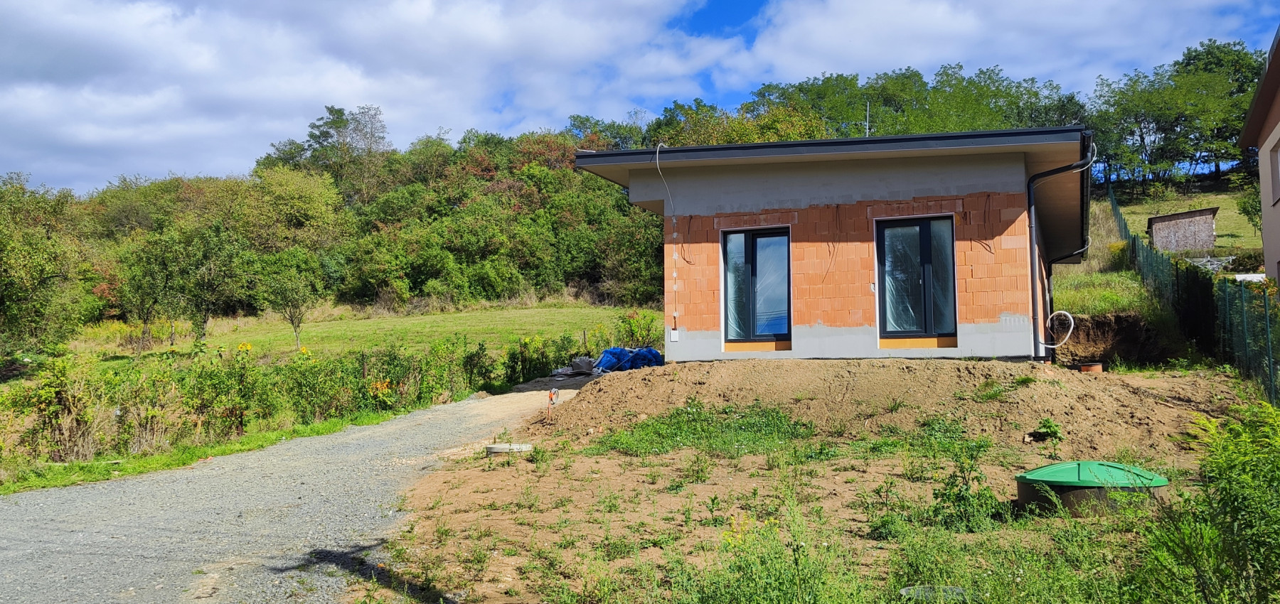 Bývajte do 2 mesiacov - zdravý tehlový 4 izbový dom Medzany, pozemok 589 m2