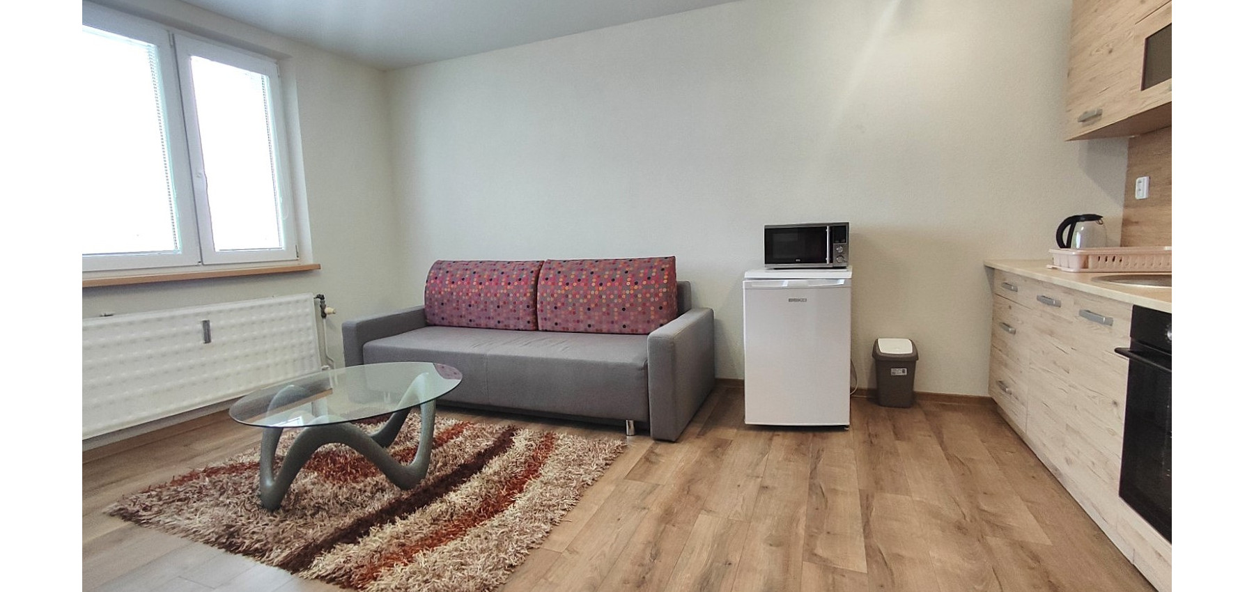 Prenajatá do 1.11.2026...Priestranná zariadená garsónka pre 1-2 osoby, Kotrádova ulica, Prešov