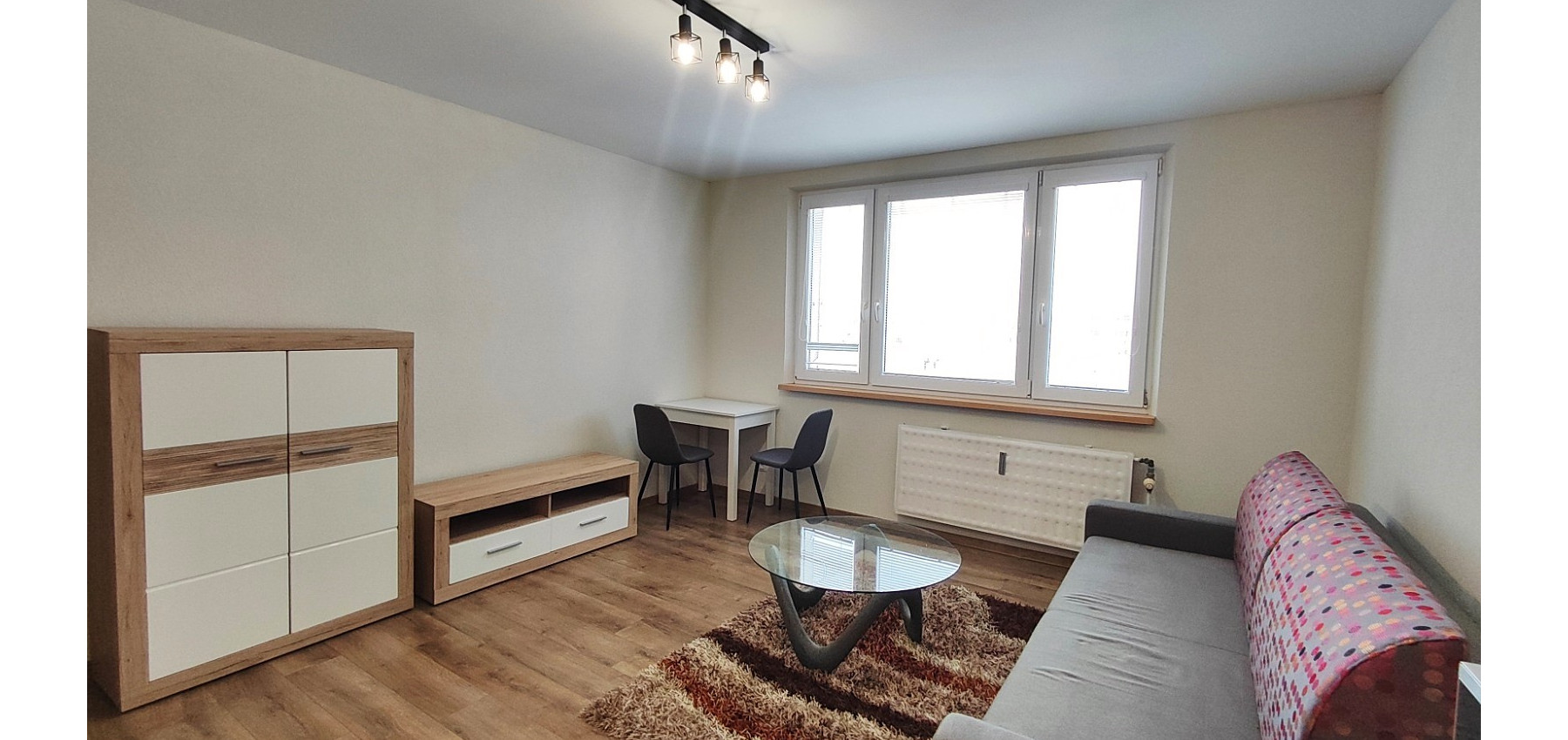 Prenajatá do 1.11.2026...Priestranná zariadená garsónka pre 1-2 osoby, Kotrádova ulica, Prešov