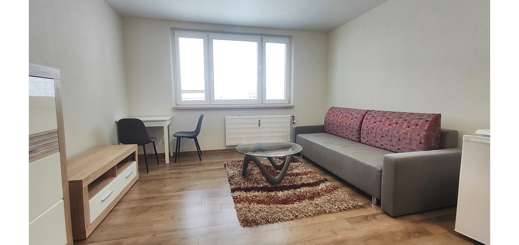 Prenajatá do 1.11.2026...Priestranná zariadená garsónka pre 1-2 osoby, Kotrádova ulica, Prešov