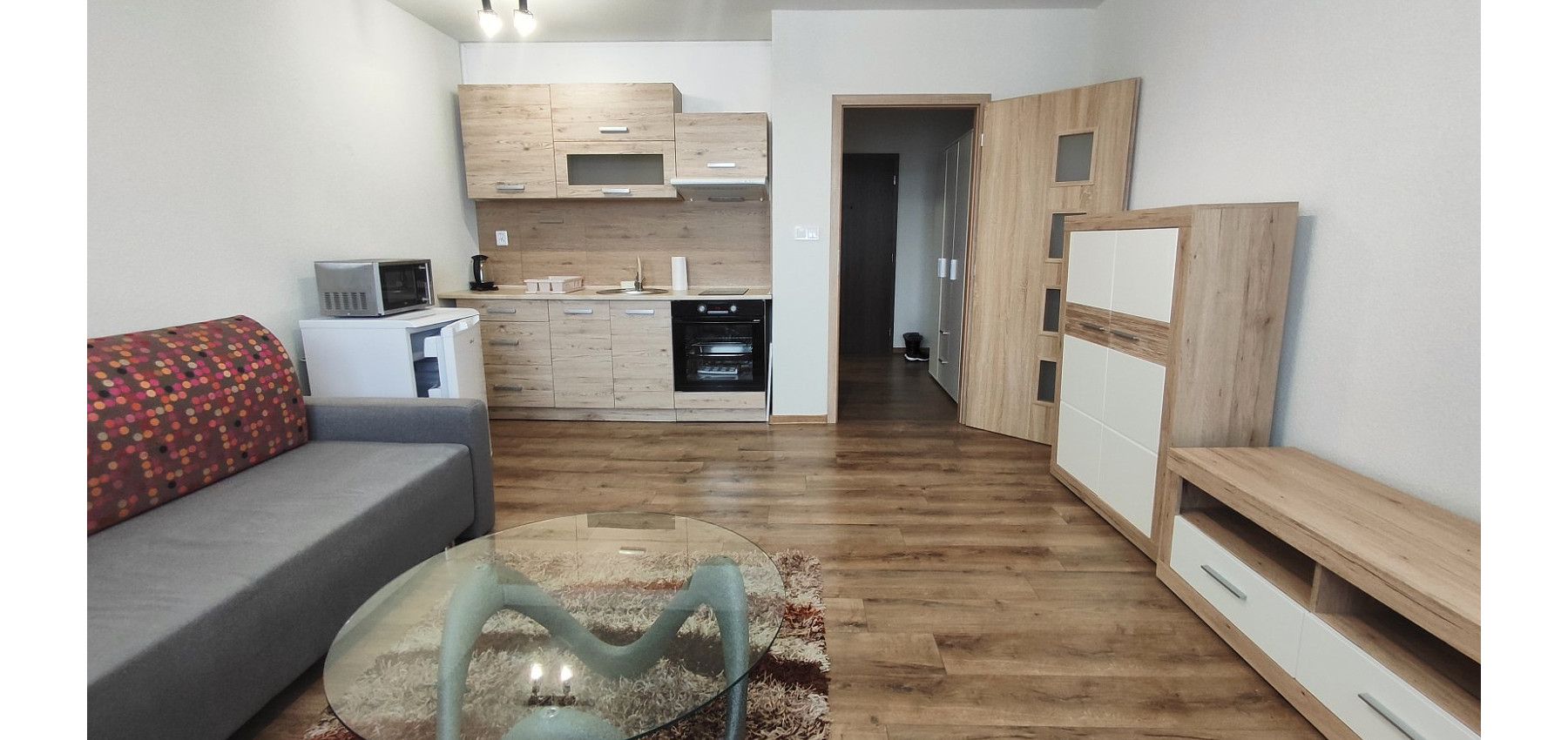 Prenajatá do 1.11.2026...Priestranná zariadená garsónka pre 1-2 osoby, Kotrádova ulica, Prešov