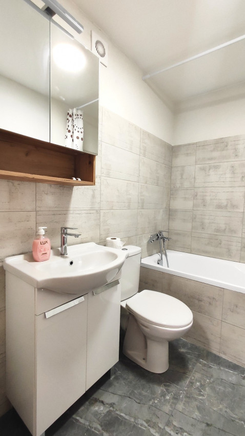 Prenajatá do 1.11.2026...Priestranná zariadená garsónka pre 1-2 osoby, Kotrádova ulica, Prešov