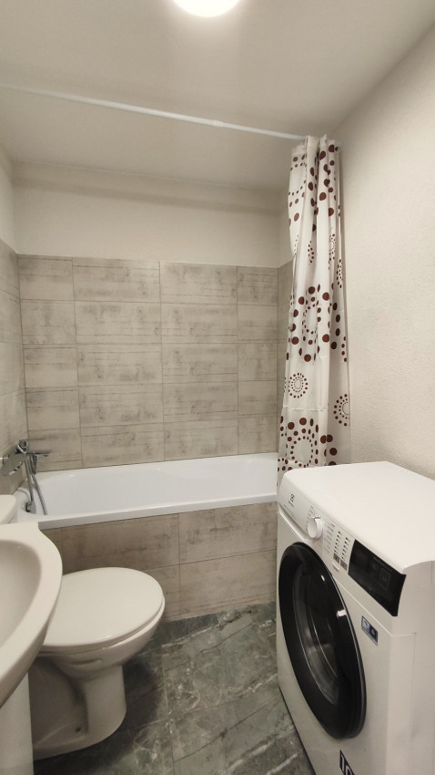 Prenajatá do 1.11.2026...Priestranná zariadená garsónka pre 1-2 osoby, Kotrádova ulica, Prešov