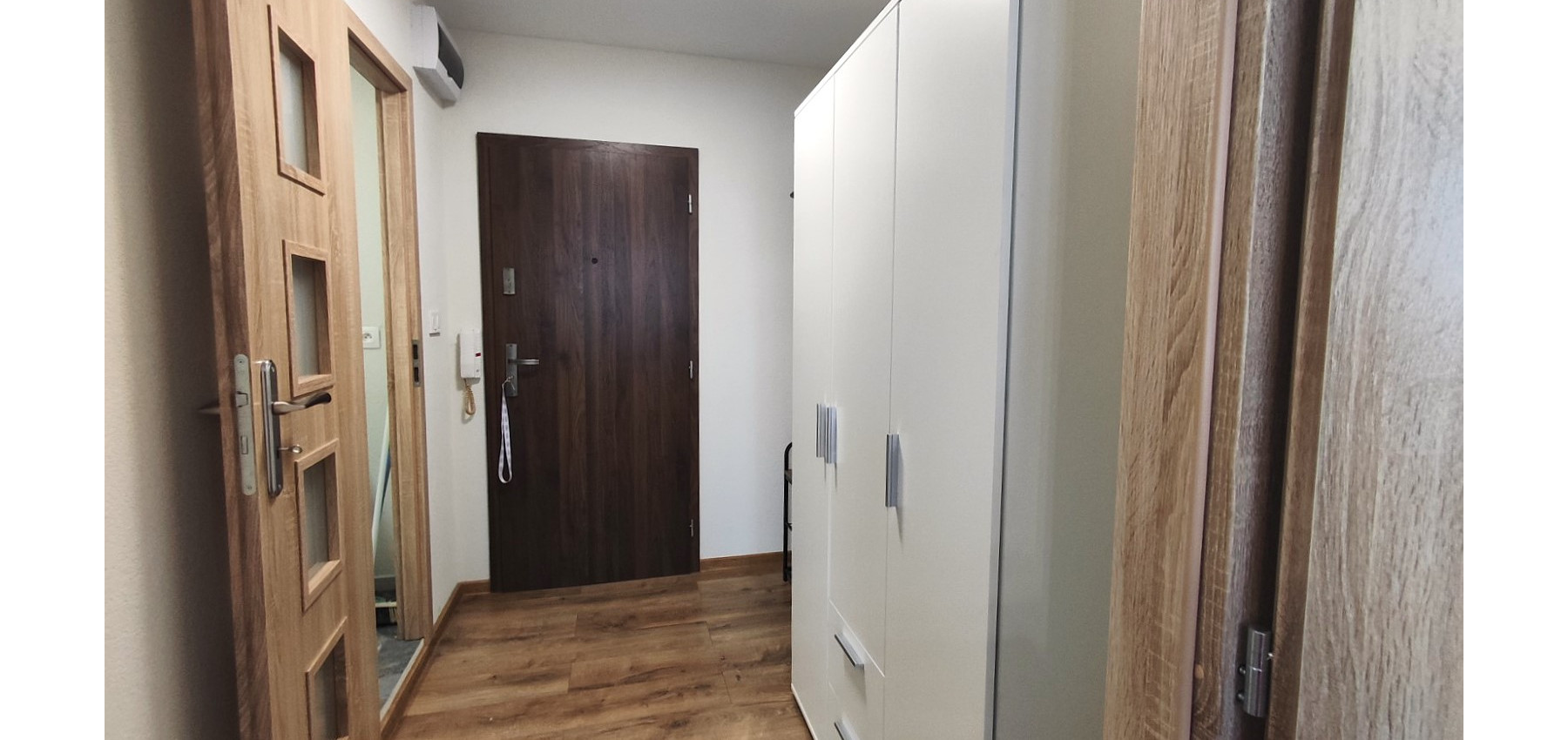 Prenajatá do 1.11.2026...Priestranná zariadená garsónka pre 1-2 osoby, Kotrádova ulica, Prešov