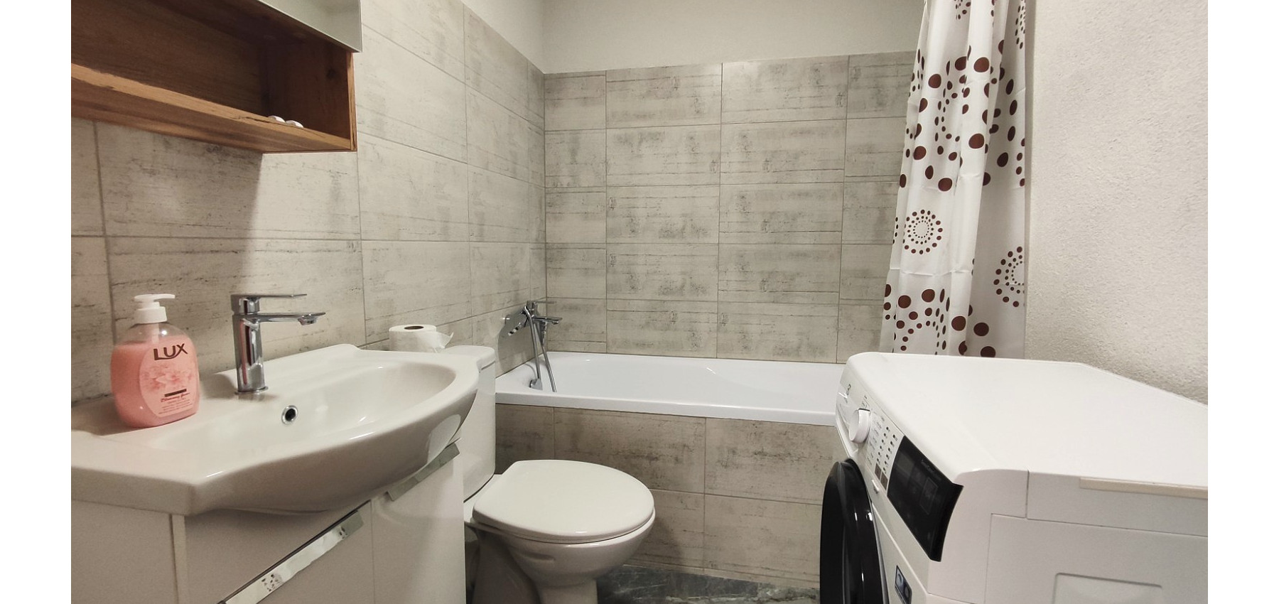 Prenajatá do 1.11.2026...Priestranná zariadená garsónka pre 1-2 osoby, Kotrádova ulica, Prešov