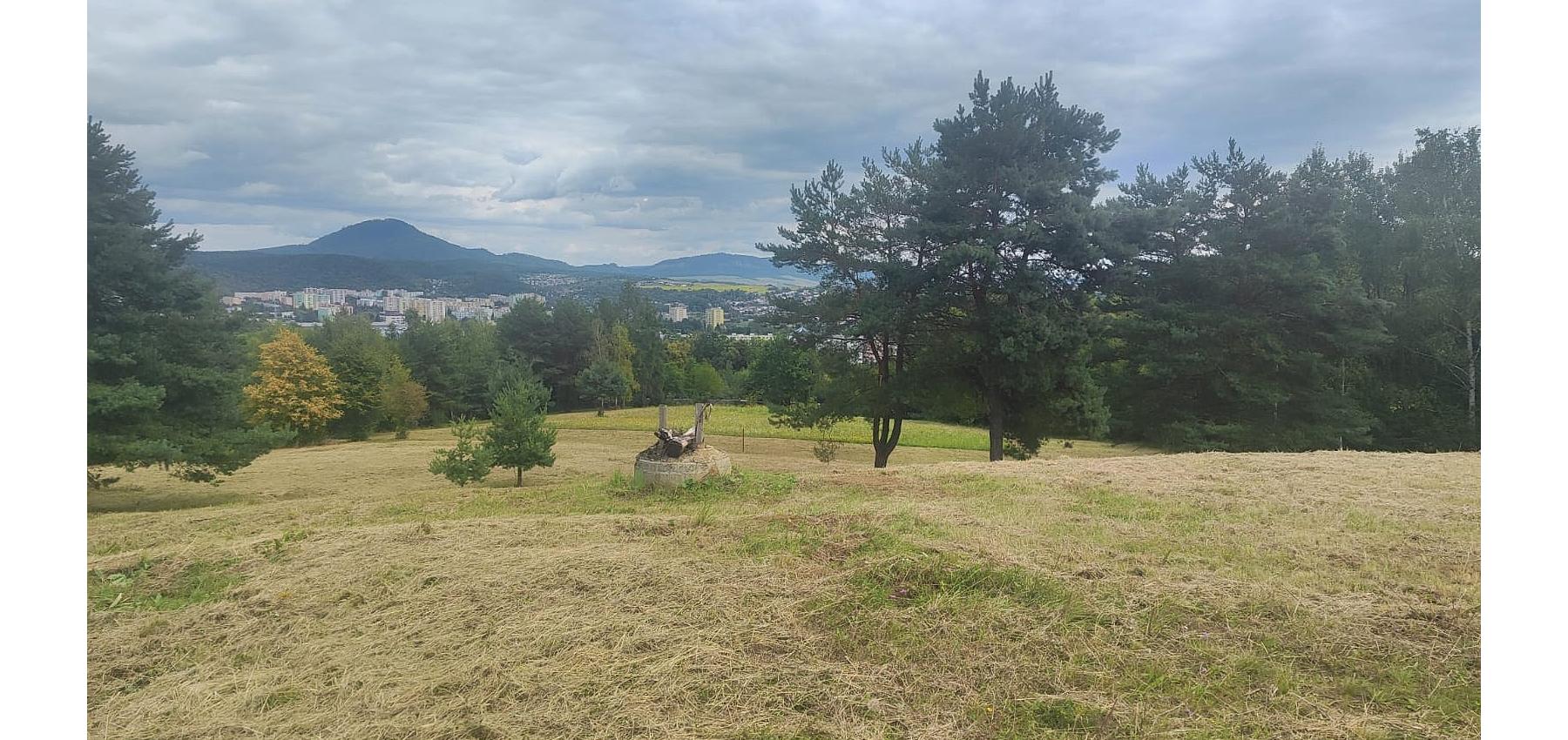 Pozemok v meste - 2408 m2 na rastlinnú alebo živočíšnu výrobu