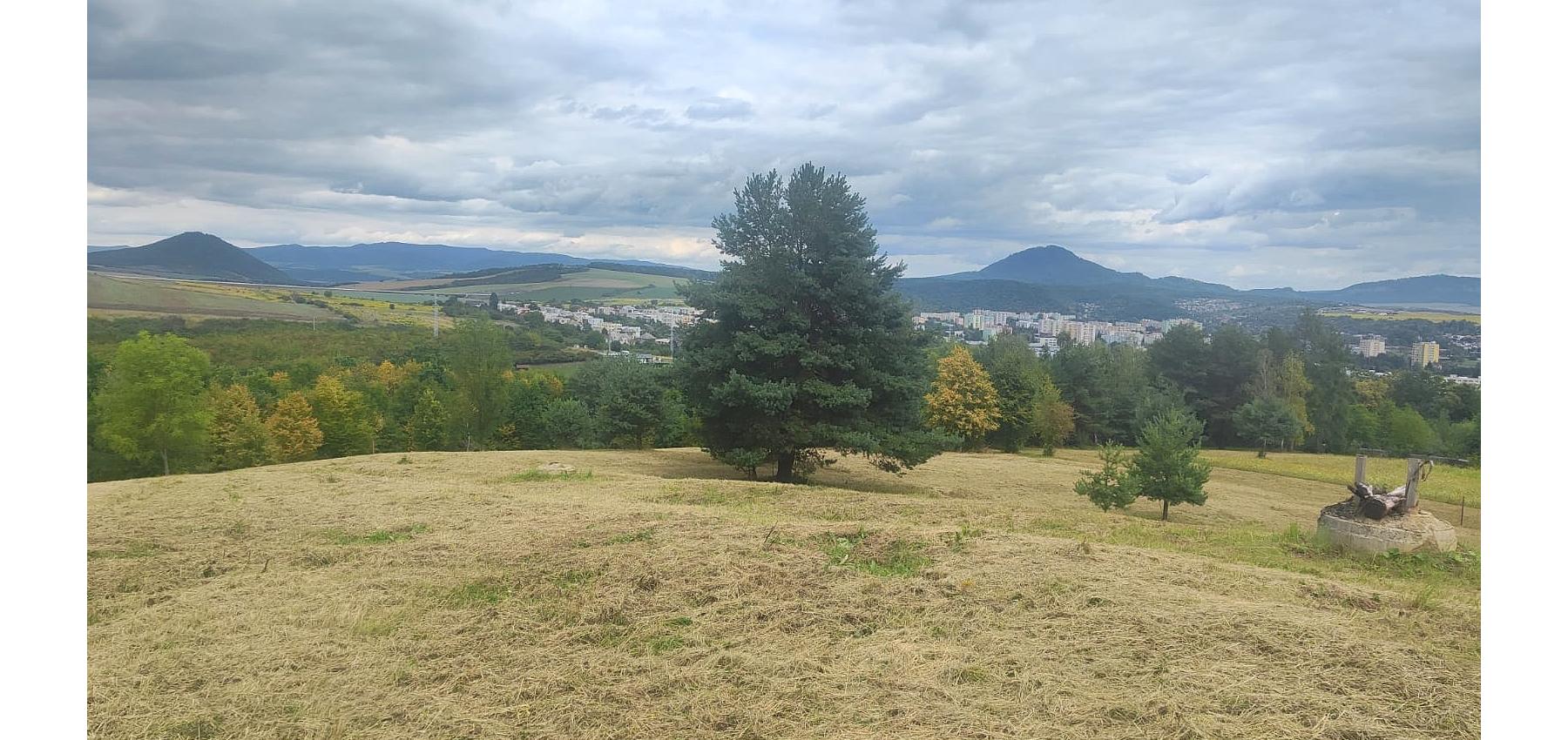 Pozemok v meste - 2408 m2 na rastlinnú alebo živočíšnu výrobu