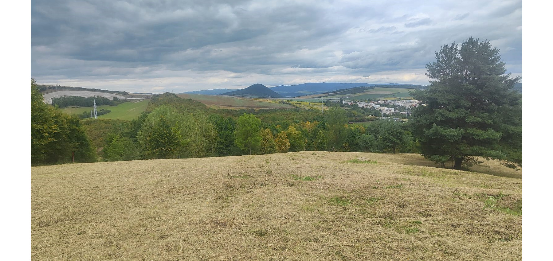 Pozemok v meste - 2408 m2 na rastlinnú alebo živočíšnu výrobu