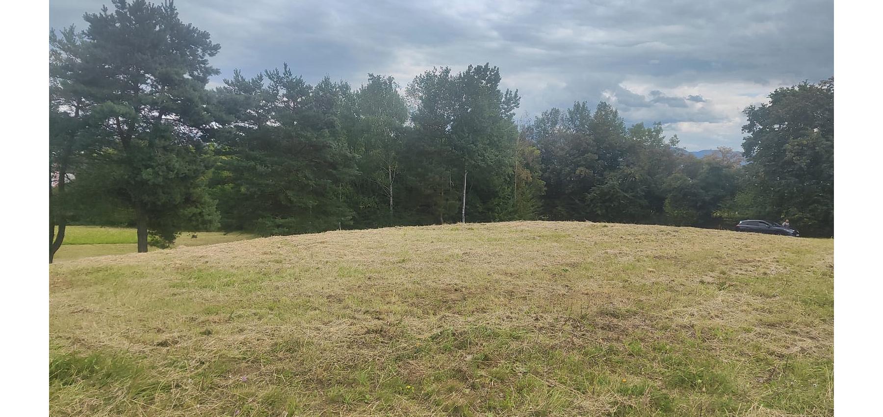 Pozemok v meste - 2408 m2 na rastlinnú alebo živočíšnu výrobu