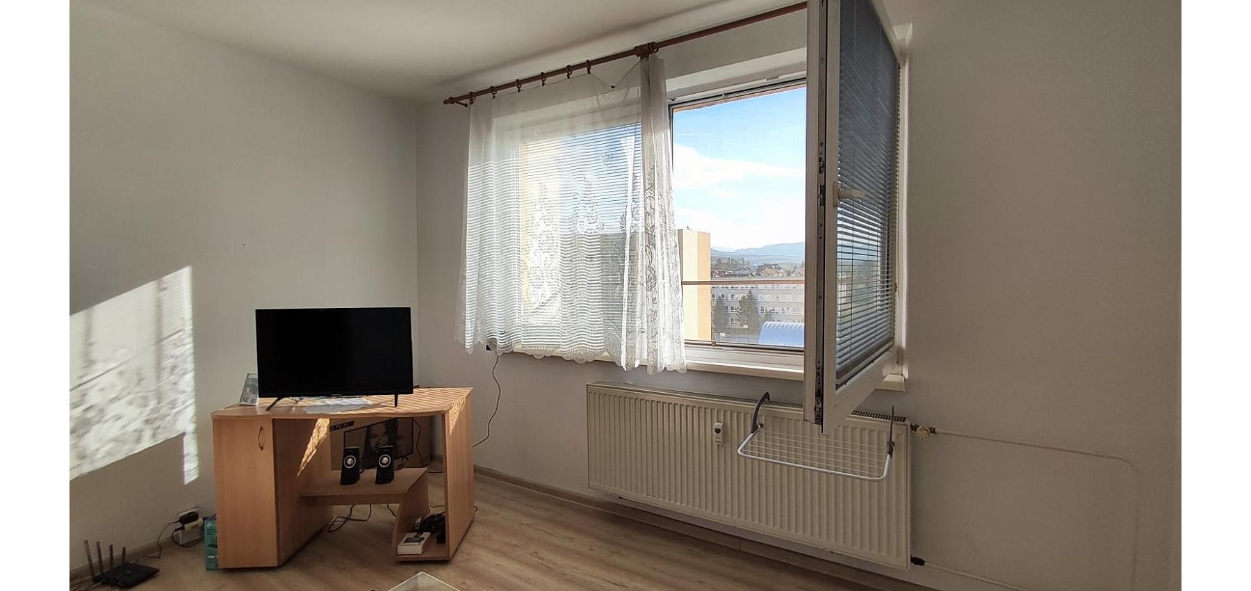 1 izbový byt s krásnym výhľadom Švábska, 42 m2, po rekonštrukcii, 8.poschodie