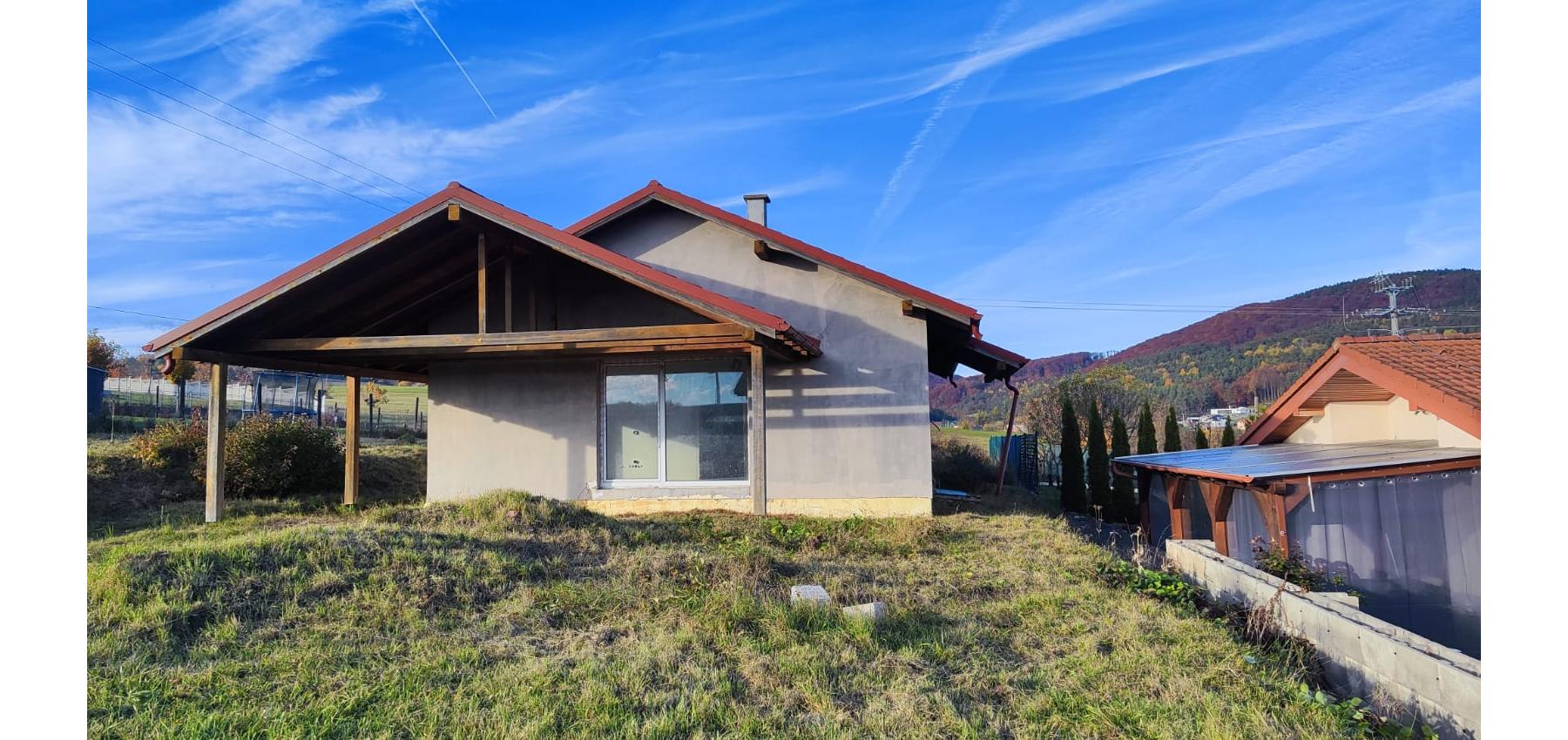 5 izbový rodinný holodom na veľkorysom pozemku 1050 m2 v obci Podhorany