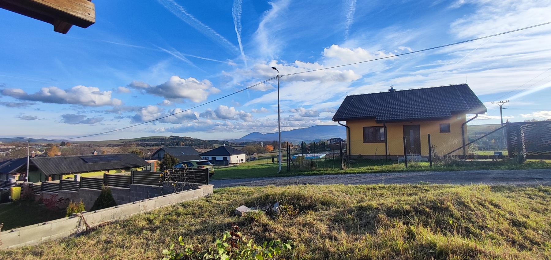 5 izbový rodinný holodom na veľkorysom pozemku 1050 m2 v obci Podhorany