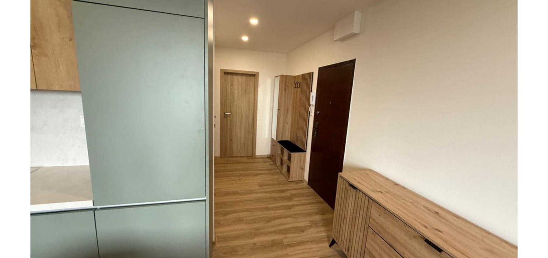 1 izbový byt s krásnym výhľadom Švábska, 42 m2, po rekonštrukcii, 8.poschodie