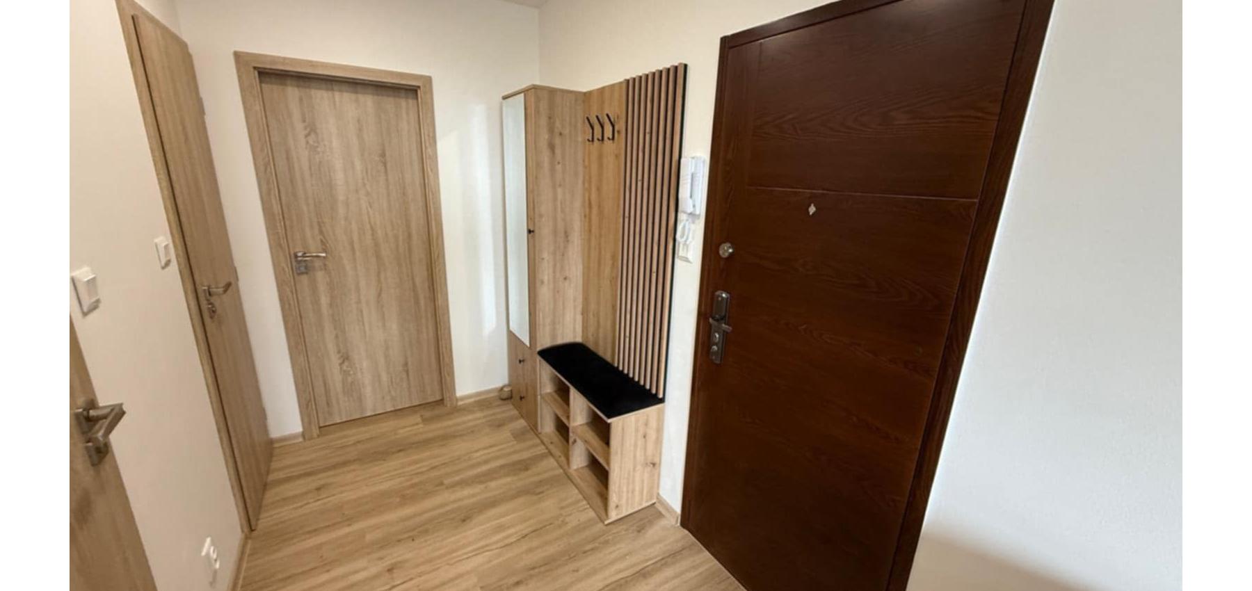 1 izbový byt s krásnym výhľadom Švábska, 42 m2, po rekonštrukcii, 8.poschodie