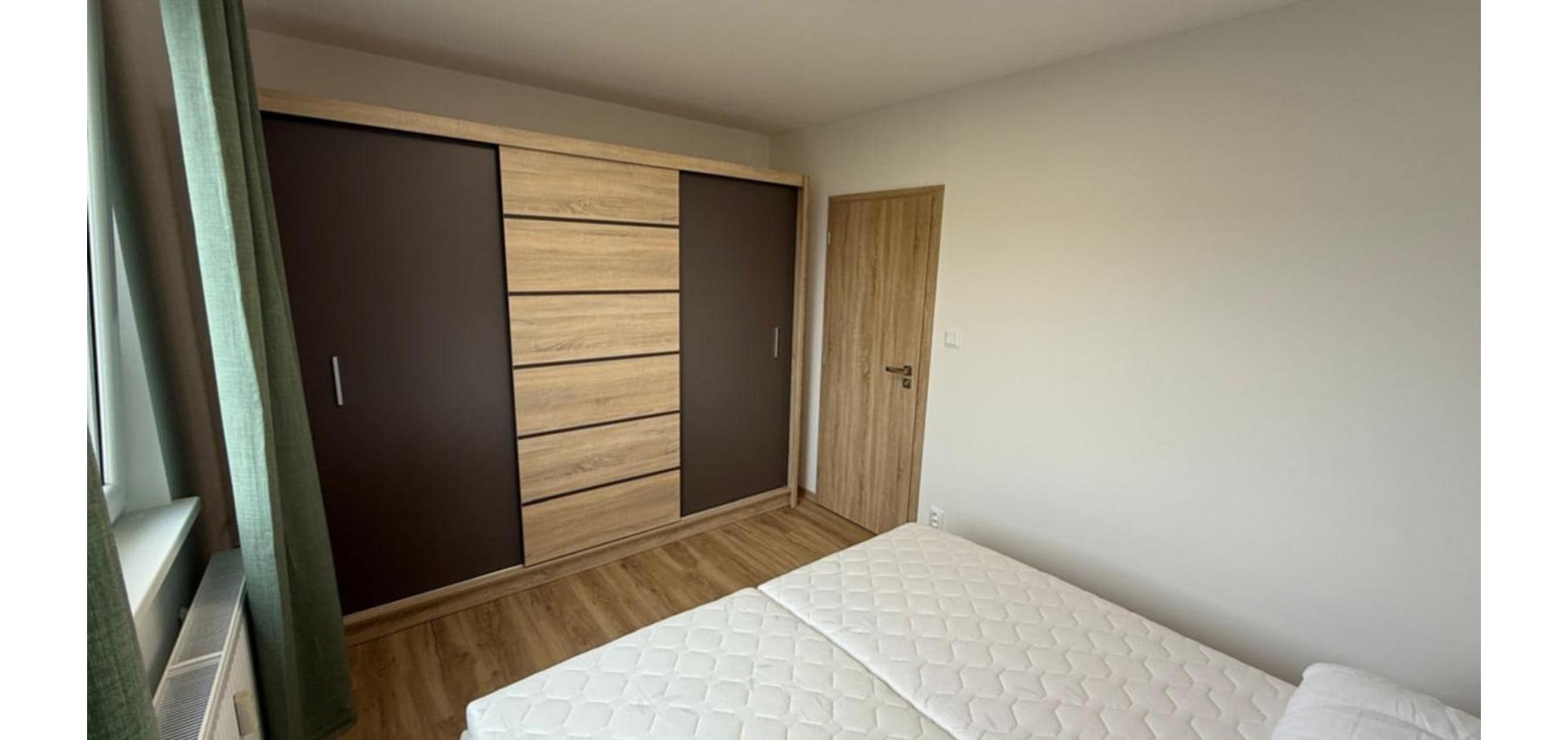 1 izbový byt s krásnym výhľadom Švábska, 42 m2, po rekonštrukcii, 8.poschodie