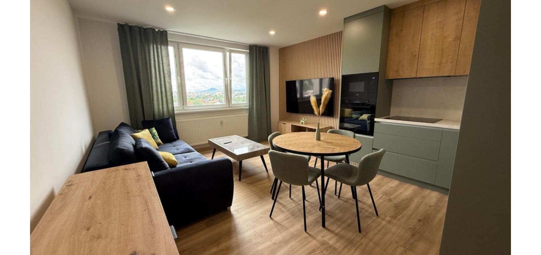 1 izbový byt s krásnym výhľadom Švábska, 42 m2, po rekonštrukcii, 8.poschodie