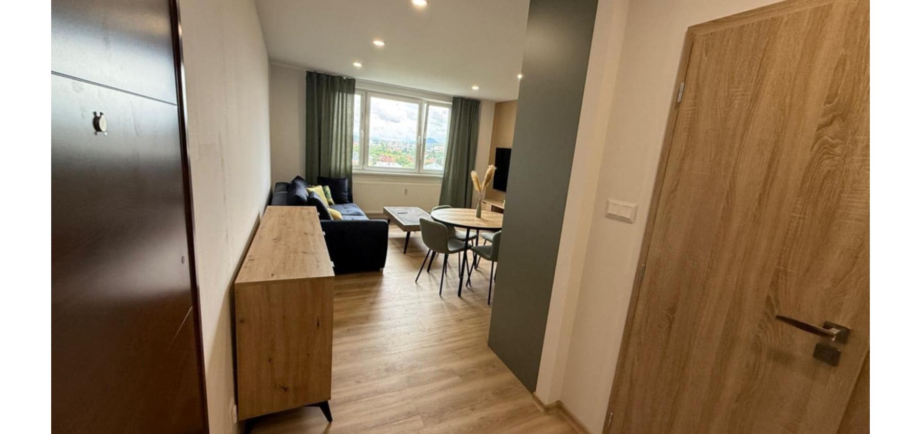 1 izbový byt s krásnym výhľadom Švábska, 42 m2, po rekonštrukcii, 8.poschodie