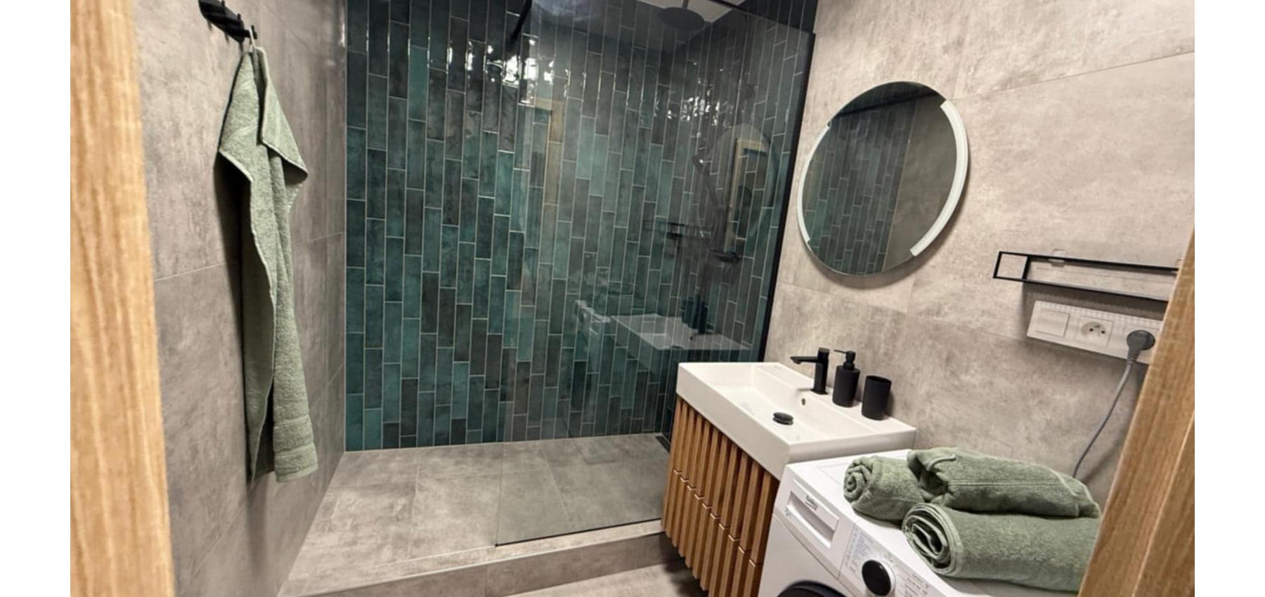 1 izbový byt s krásnym výhľadom Švábska, 42 m2, po rekonštrukcii, 8.poschodie