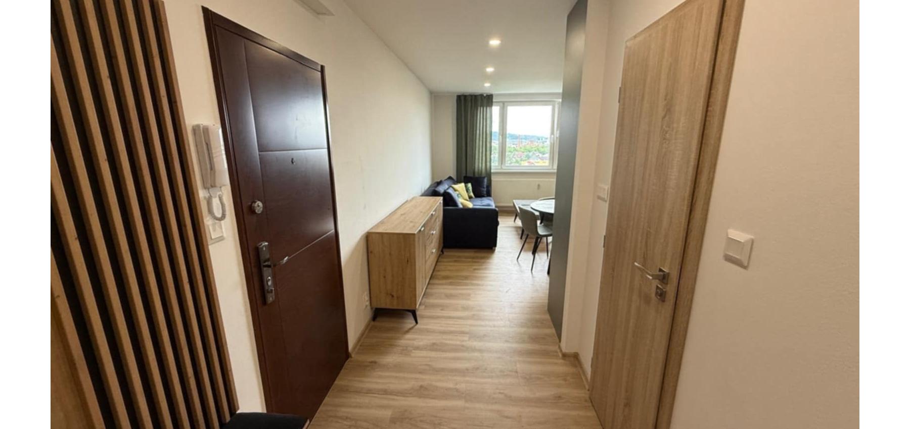 1 izbový byt s krásnym výhľadom Švábska, 42 m2, po rekonštrukcii, 8.poschodie