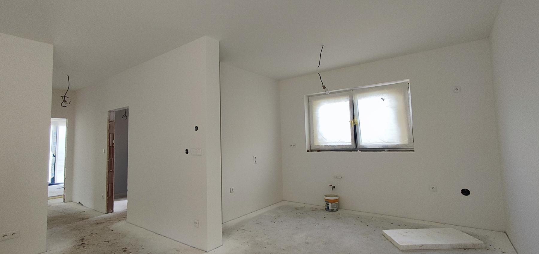 4 izbový rodinný dom obklopený zeleňou, iba s 1 susedom a nádherným výhľadom