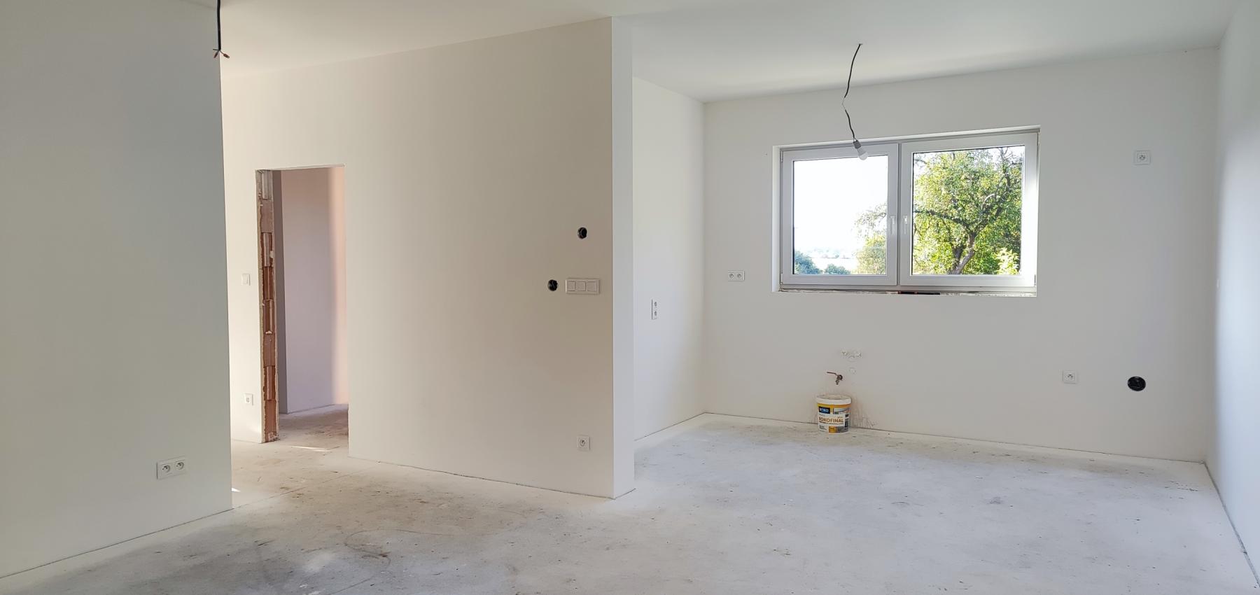 4 izbový rodinný dom obklopený zeleňou, iba s 1 susedom a nádherným výhľadom