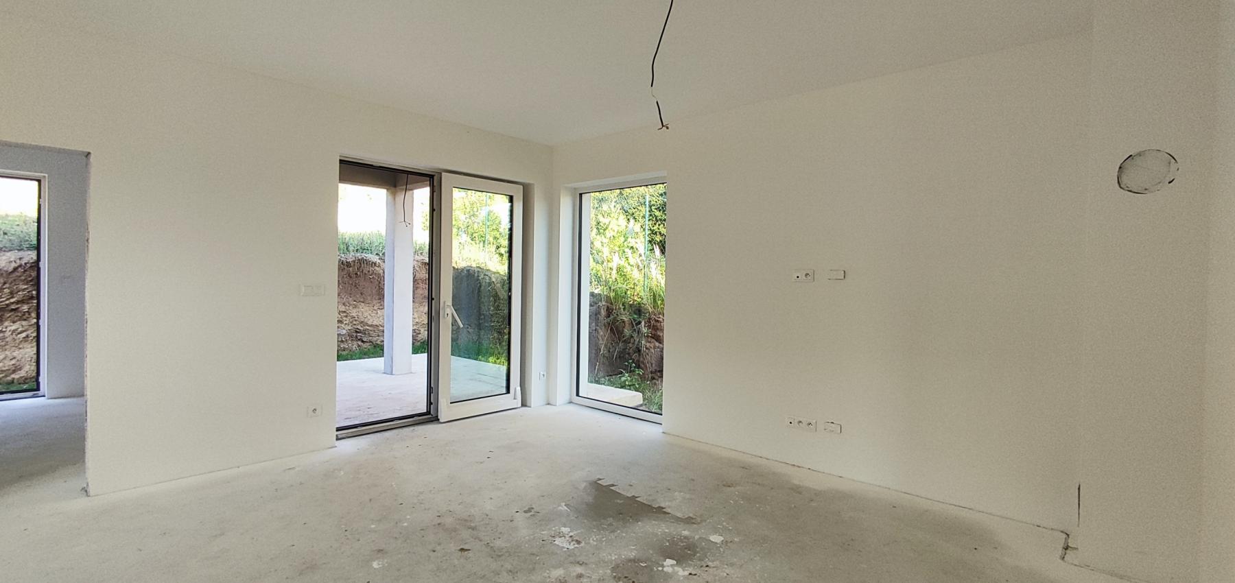 4 izbový rodinný dom obklopený zeleňou, iba s 1 susedom a nádherným výhľadom