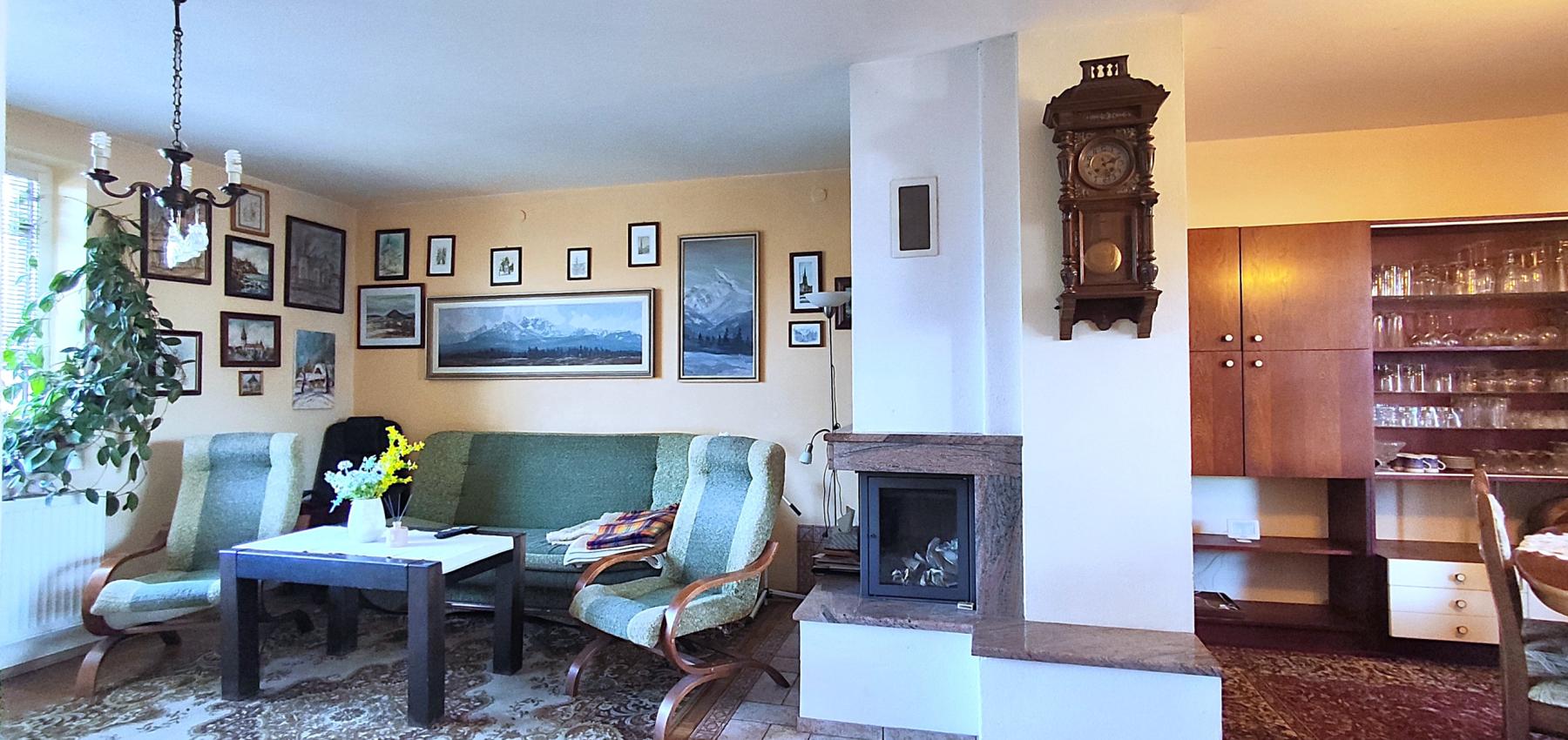 ZNÍŽENÁ CENA.... Dom pre rodinu - 5 izieb, garáž, prístrešok pre auto, slnečný pozemok 600 m2, altánok, podpivničený