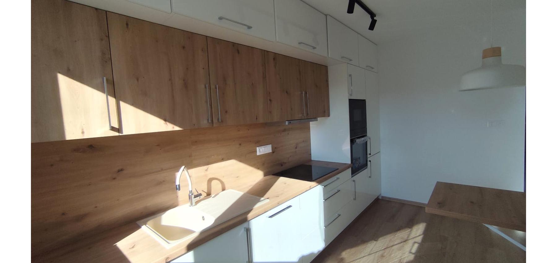 Posledný tehlový 3 izbový rodinný dom na pozemku 280 m2, 2 parkovacie miesta, terasa, záhrada