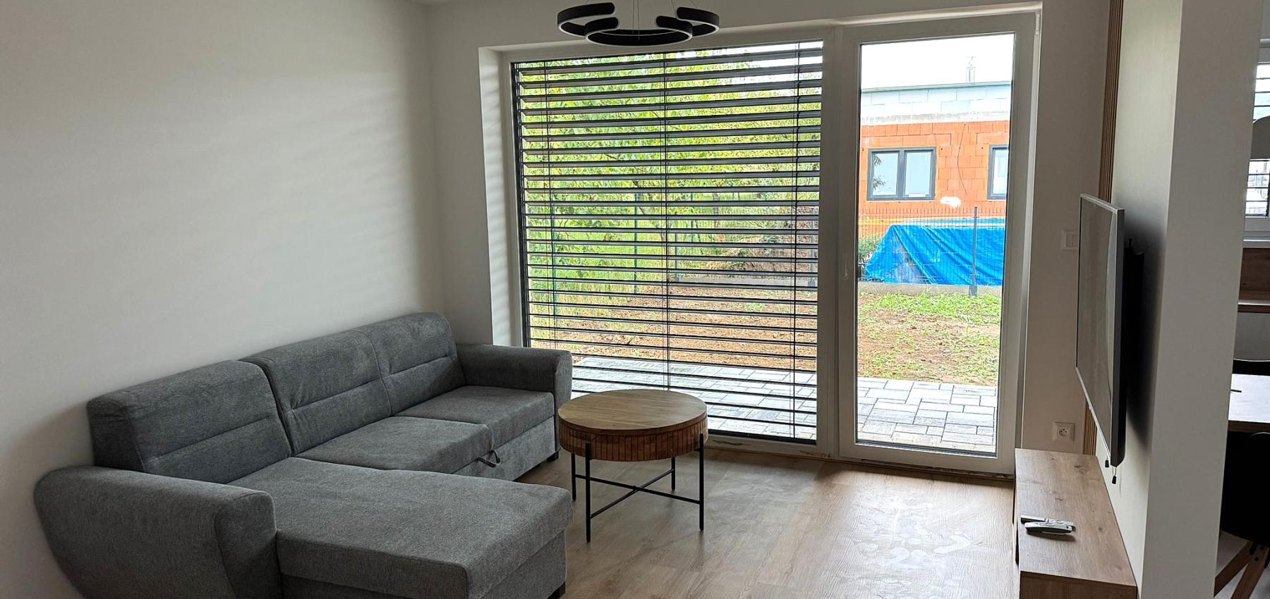 Posledný tehlový 3 izbový rodinný dom na pozemku 280 m2, 2 parkovacie miesta, terasa, záhrada