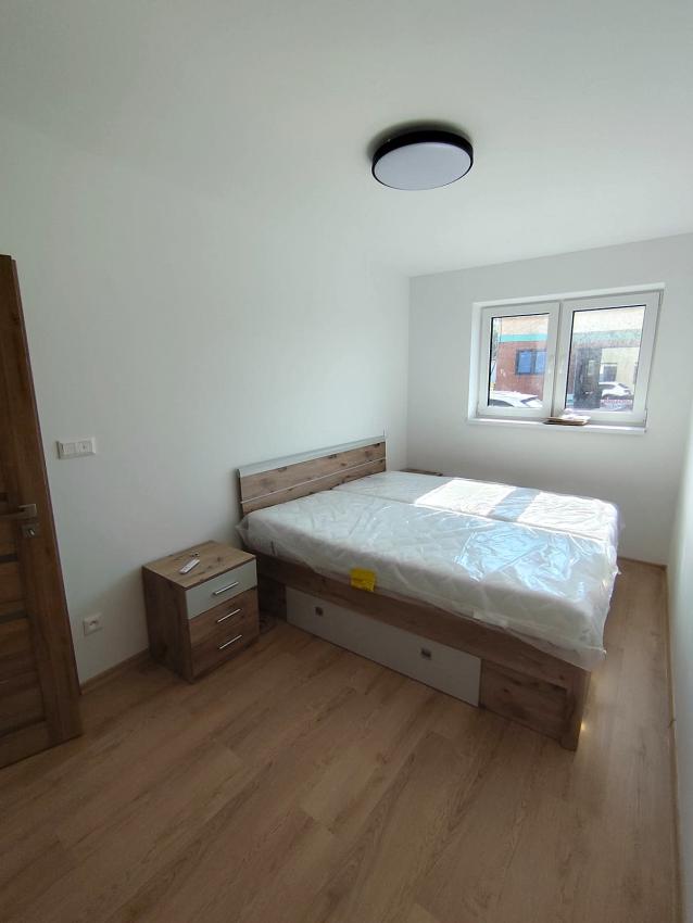 Posledný tehlový 3 izbový rodinný dom na pozemku 280 m2, 2 parkovacie miesta, terasa, záhrada