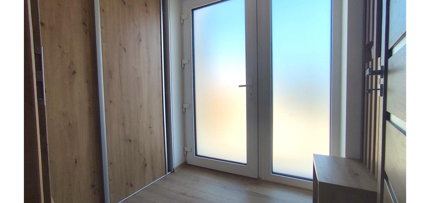 Posledný tehlový 3 izbový rodinný dom na pozemku 280 m2, 2 parkovacie miesta, terasa, záhrada