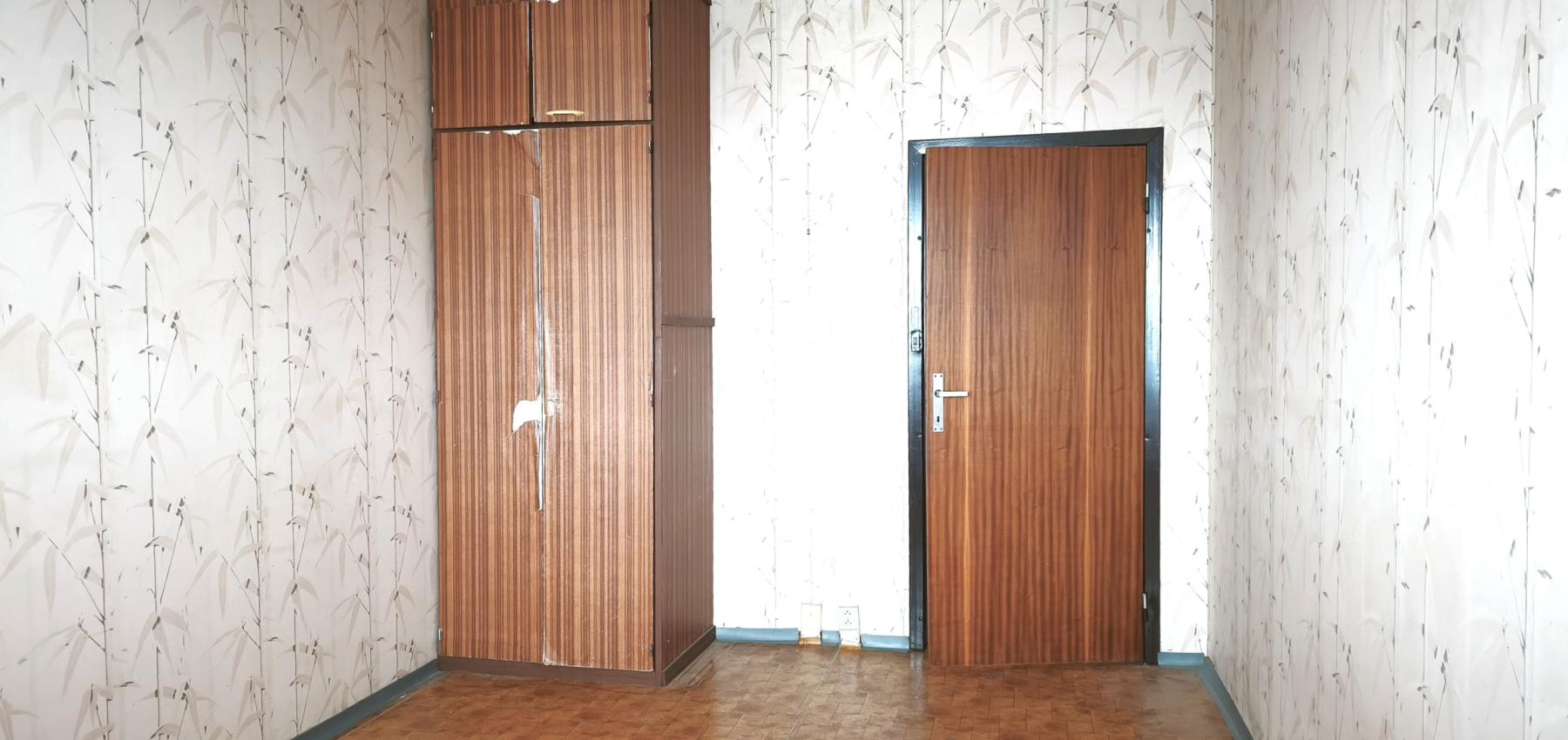 Na predaj vyprataný 2 izbový byt 50 m2, v pôvodnom stave v skvelej lokalite KVP, Jasuschova ulica