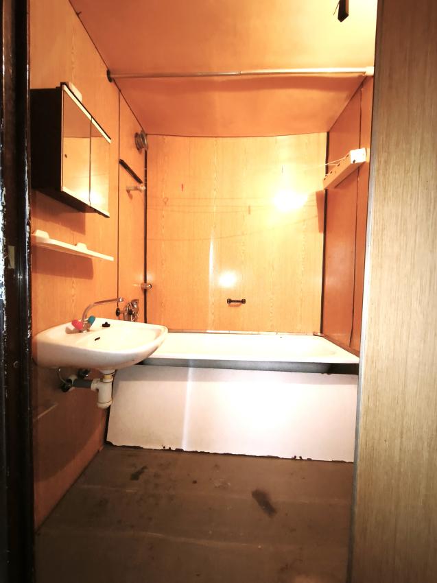 Na predaj vyprataný 2 izbový byt 50 m2, v pôvodnom stave v skvelej lokalite KVP, Jasuschova ulica