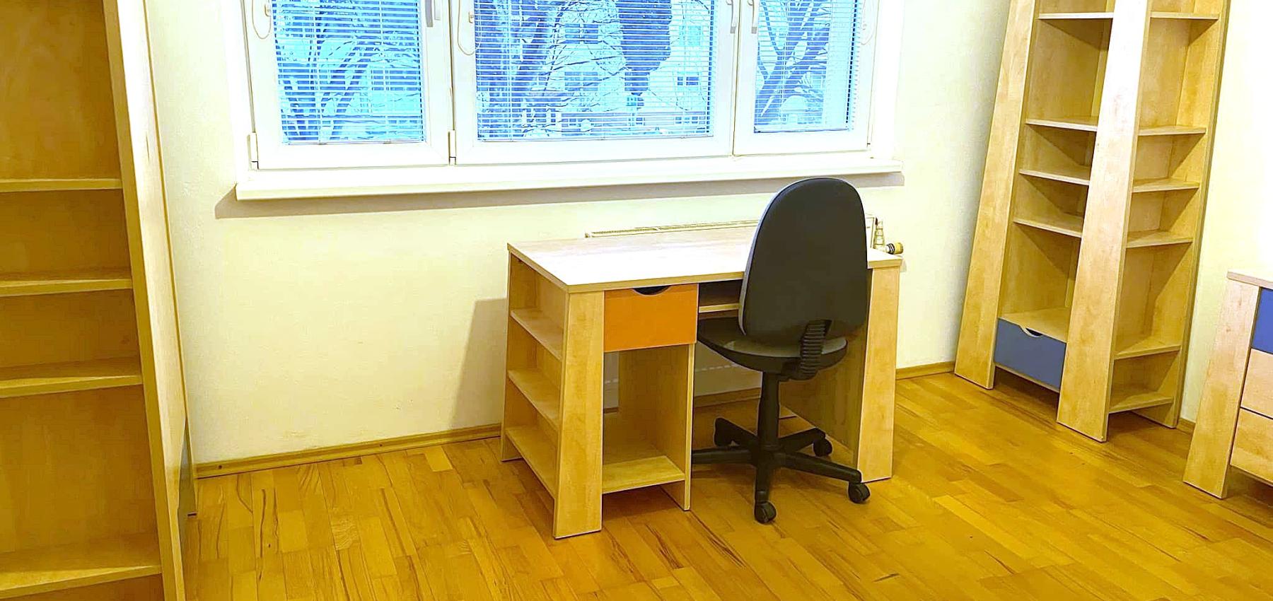 Rezervovaný...3 izbový kompletne zariadený byt, predajom k dispozícii, plne vybavený s loggiou Tomášikova