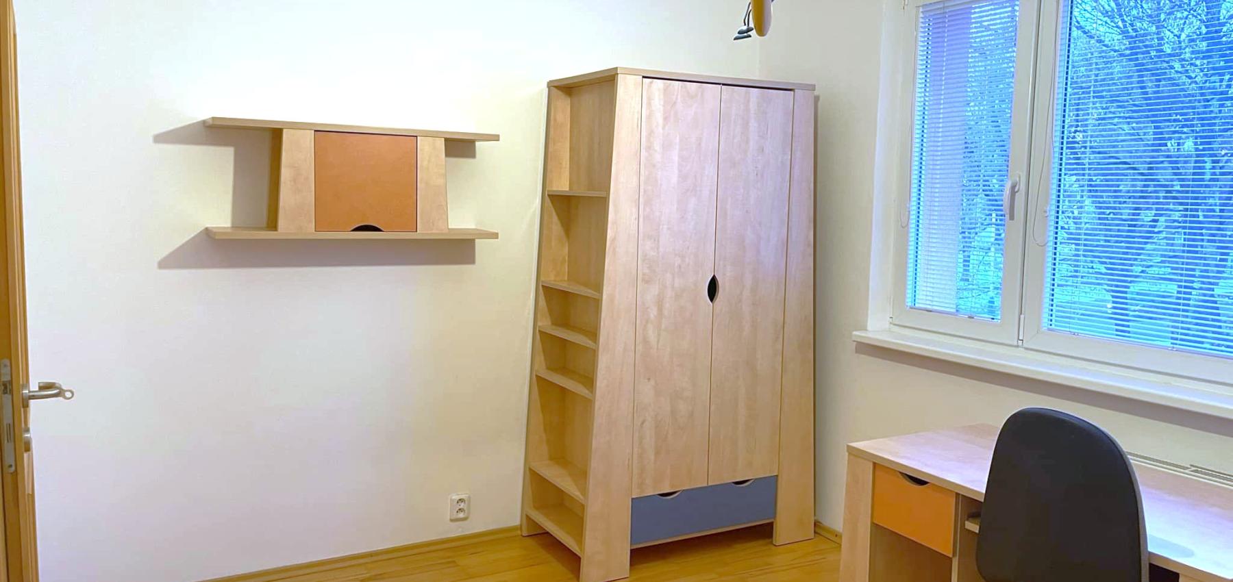 Rezervovaný...3 izbový kompletne zariadený byt, predajom k dispozícii, plne vybavený s loggiou Tomášikova