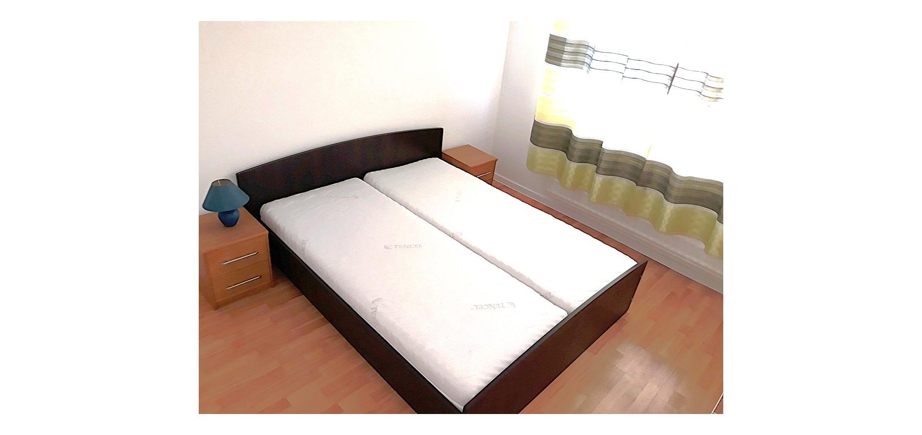 Na predaj 2,5 izbový byt Sekčov Martina Benku, 59 m2, zariadený, prenajatý, s balkónom.