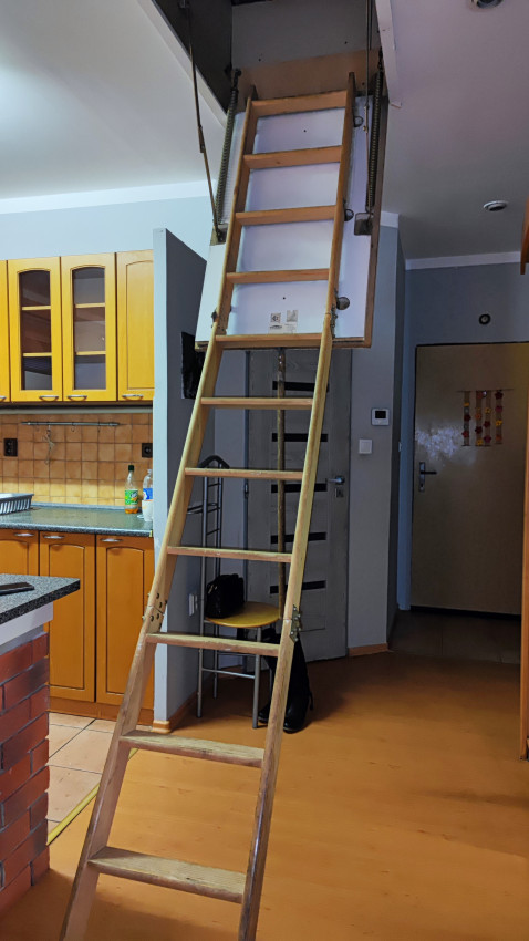 Voľný ihneď.....2 izbový byt Levočská ulica, vlastné kúrenie, balkón, zariadený