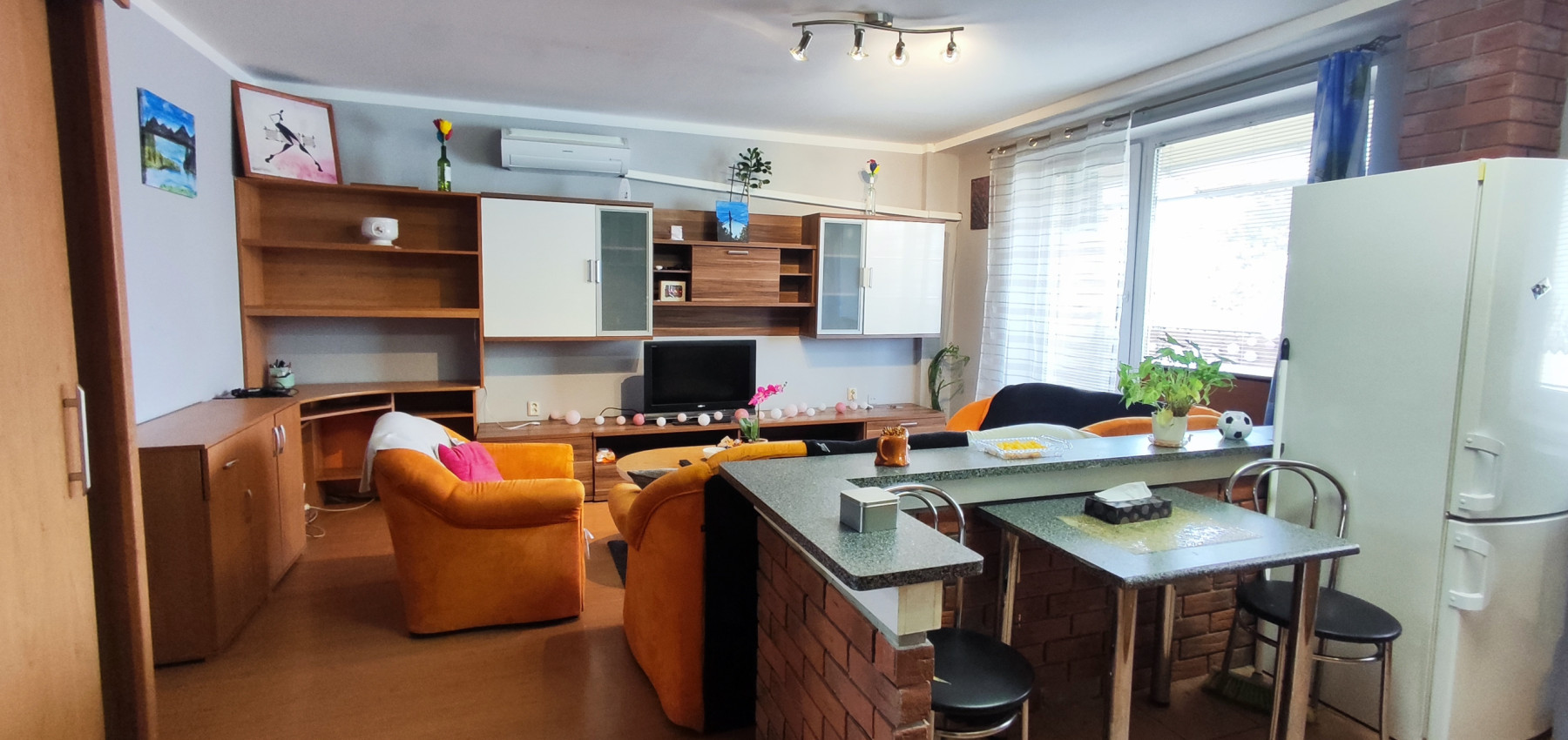 Voľný ihneď.....2 izbový byt Levočská ulica, vlastné kúrenie, balkón, zariadený