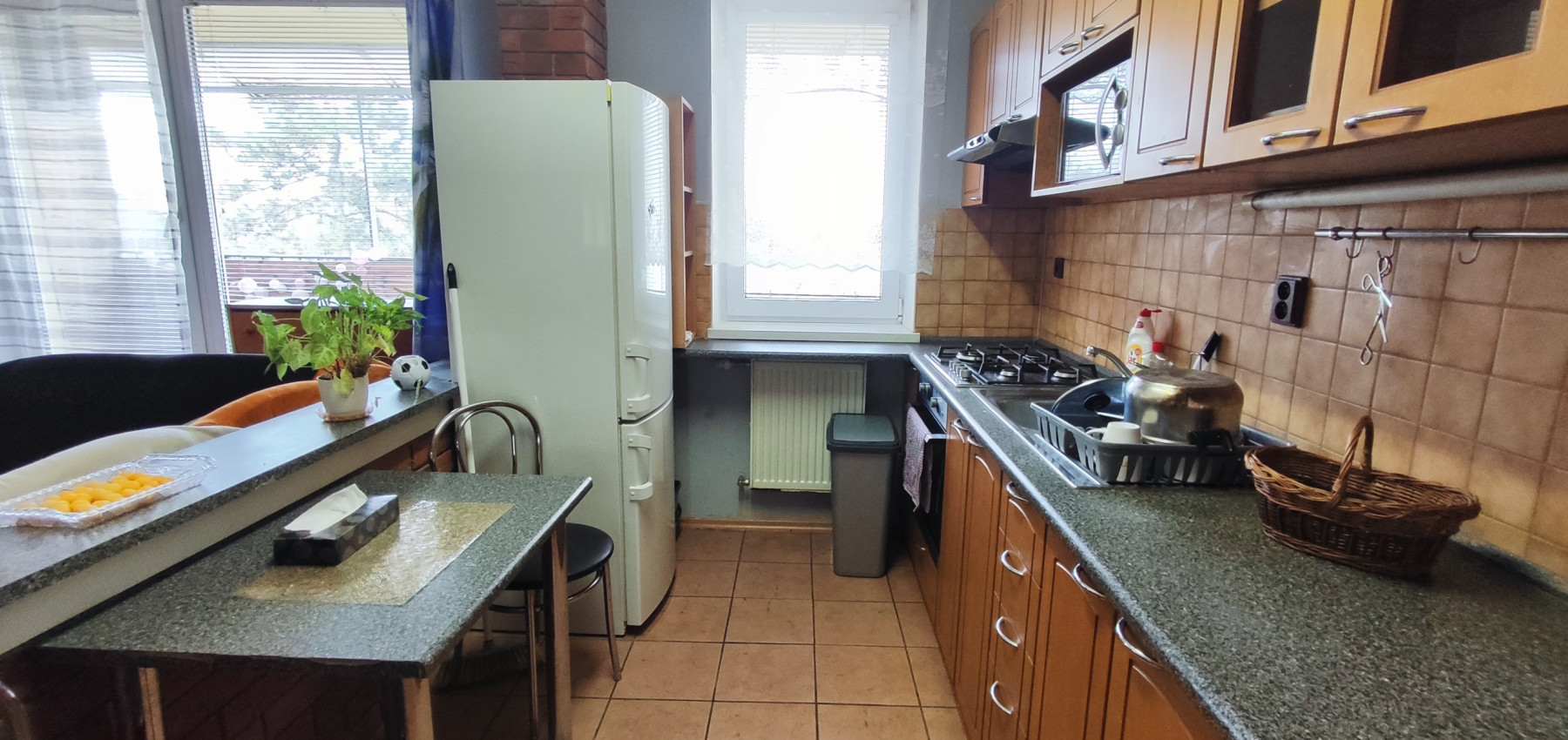 Voľný ihneď.....2 izbový byt Levočská ulica, vlastné kúrenie, balkón, zariadený