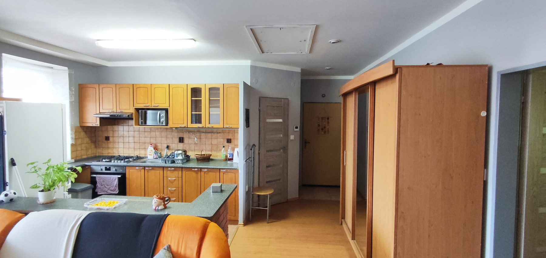 Voľný ihneď.....2 izbový byt Levočská ulica, vlastné kúrenie, balkón, zariadený