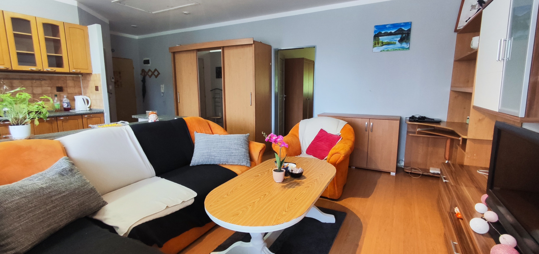 Voľný ihneď.....2 izbový byt Levočská ulica, vlastné kúrenie, balkón, zariadený