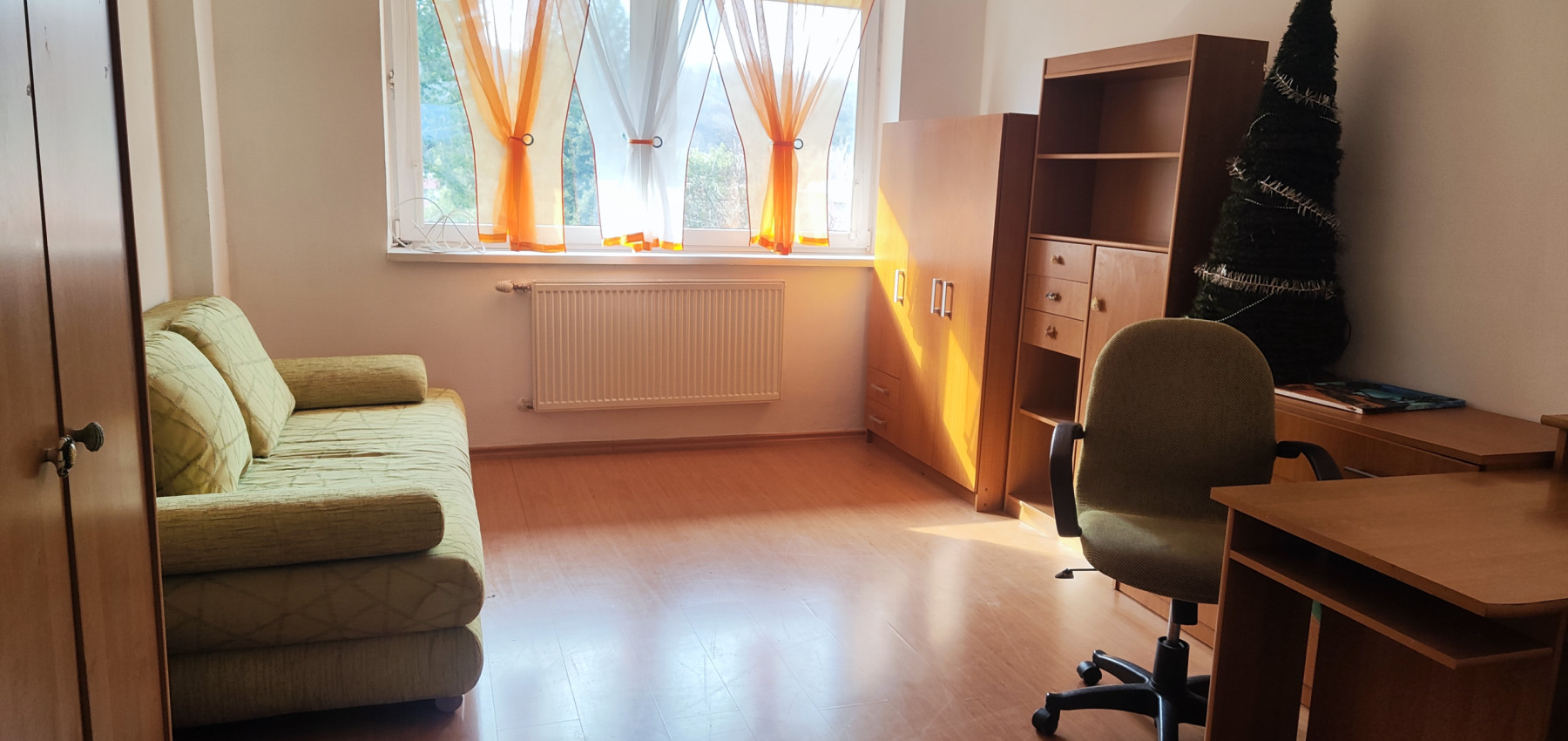 Voľný ihneď.....2 izbový byt Levočská ulica, vlastné kúrenie, balkón, zariadený