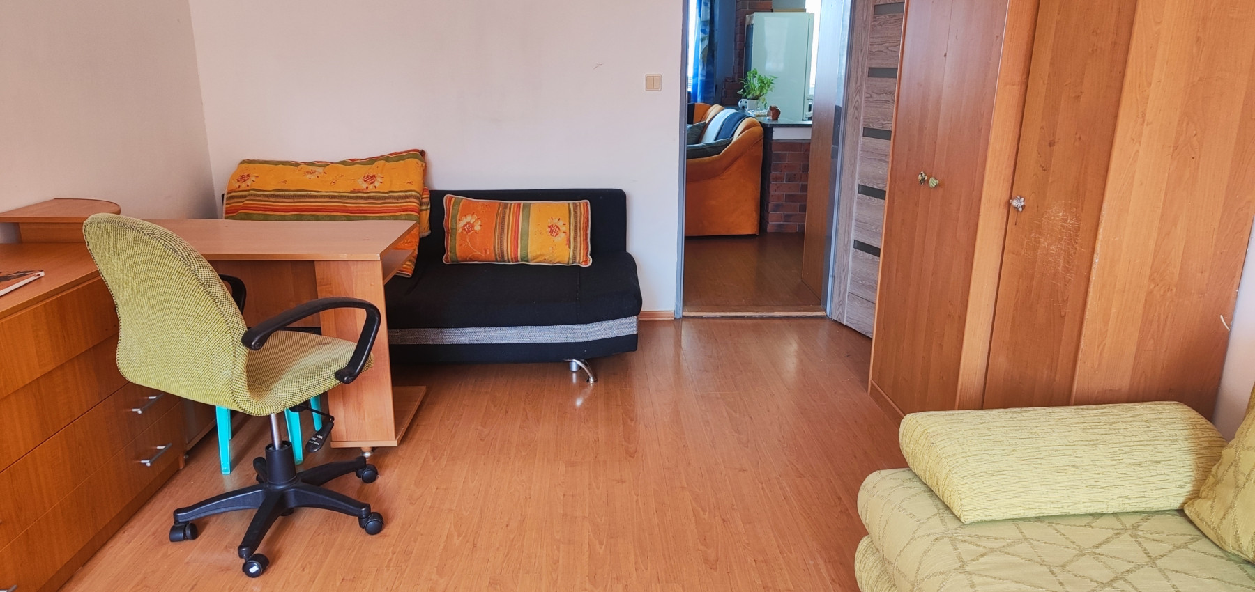 Voľný ihneď.....2 izbový byt Levočská ulica, vlastné kúrenie, balkón, zariadený